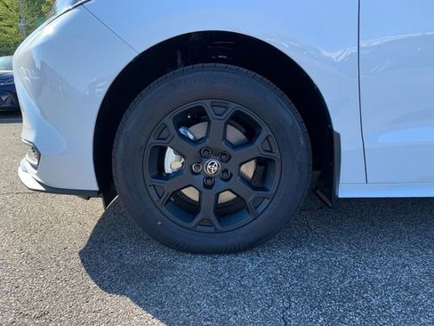 New 2026 Toyota Sienna XLE Woodland Edition AWD/4WD image 34
