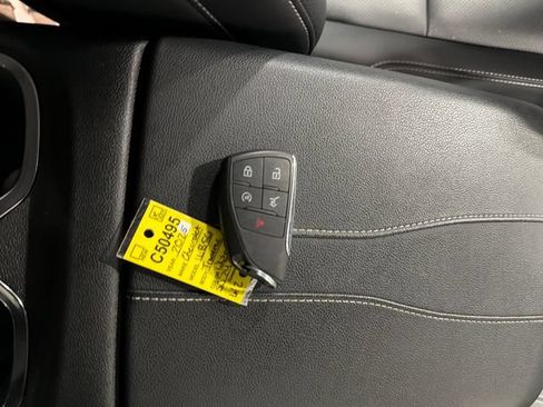 Used 2025 Chevrolet Traverse LT AWD/4WD image 34