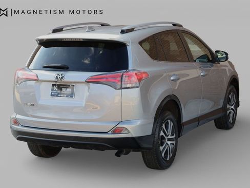 Used 2018 Toyota RAV4 LE image 9