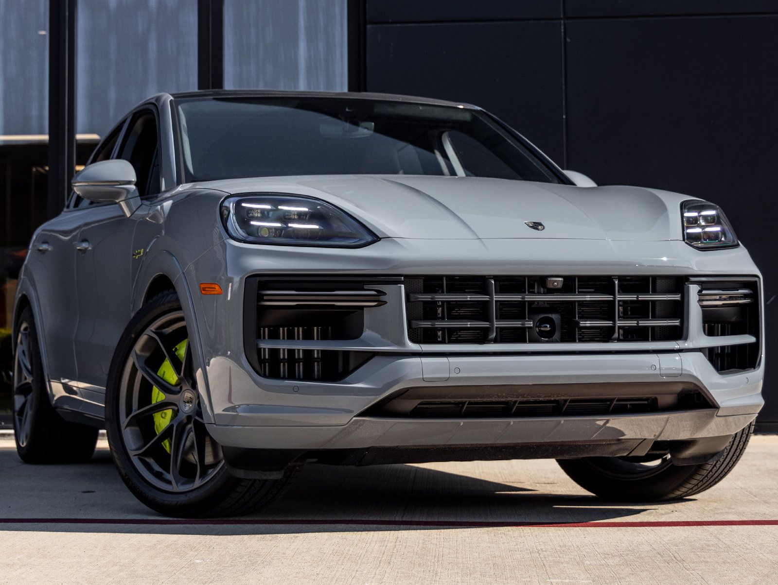 Certified 2025 Porsche Cayenne Turbo AWD/4WD image 6