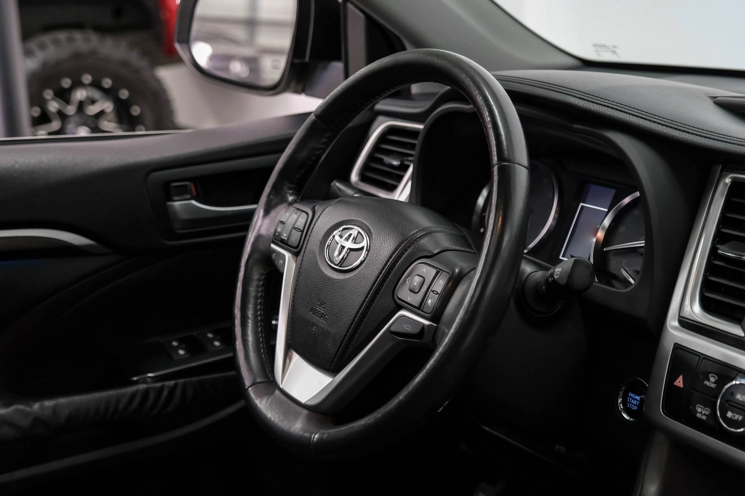 Used 2014 Toyota Highlander Limited Platinum AWD/4WD image 14