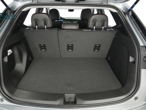 Used 2027 Chevrolet Bolt RS w/ Technology Package FWD image 8