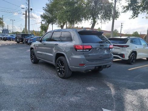 Used 2020 Jeep Grand Cherokee Altitude AWD/4WD image 4