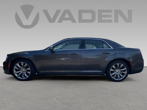 Used 2019 Chrysler 300 Touring w/ Chrome Appearance Package image 7