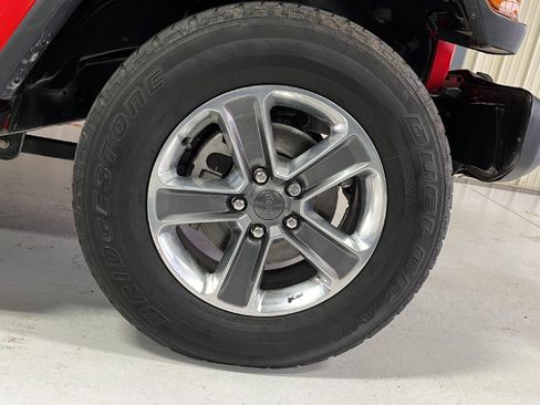 Used 2019 Jeep Wrangler Unlimited Sahara image 30