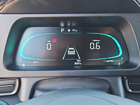 Certified 2025 Hyundai Elantra Sport image 32