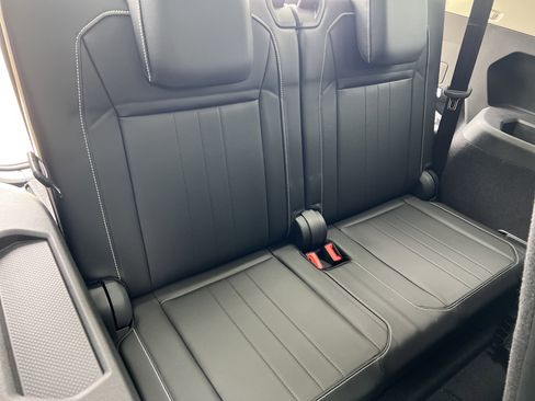 Certified 2022 Volkswagen Tiguan SE w/ Panoramic Sunroof Package FWD image 29