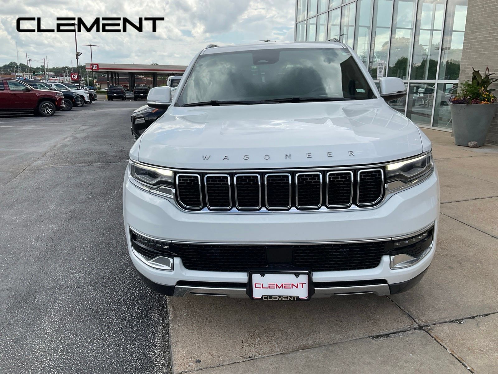 Used 2022 Jeep Wagoneer Series III AWD/4WD image 2