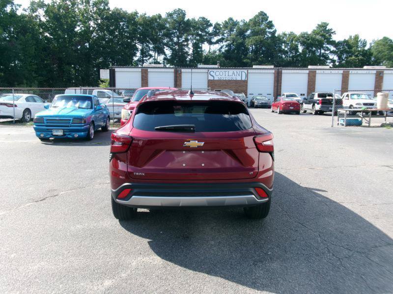 Used 2025 Chevrolet Trax LT w/ LT Convenience Package FWD image 7