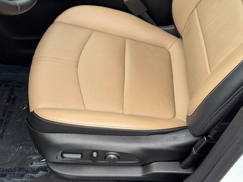 Used 2022 Chevrolet Equinox Premier FWD image 16