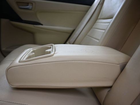 Used 2017 Toyota Camry XLE image 32