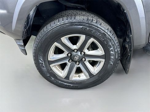 Used 2016 Toyota Tacoma Limited image 7