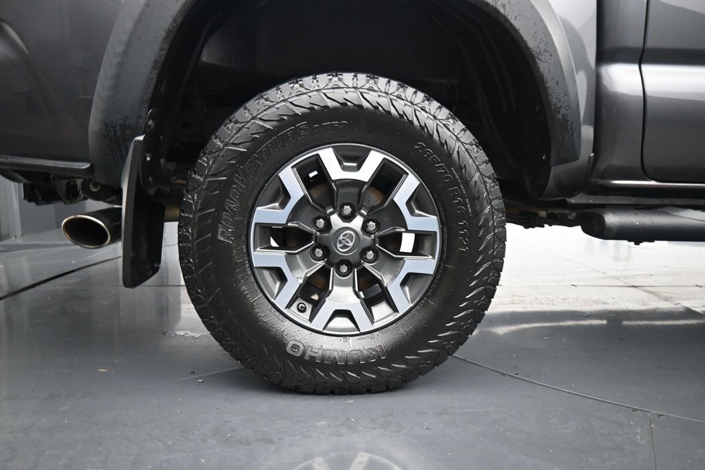 Used 2019 Toyota Tacoma TRD Off-Road AWD/4WD image 10
