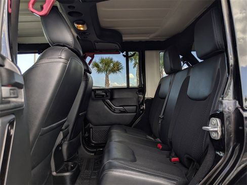 Used 2017 Jeep Wrangler Unlimited Sahara image 16