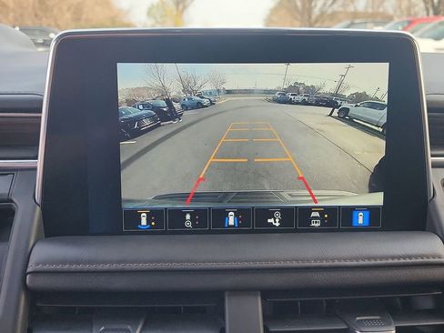 Certified 2023 Chevrolet Suburban High Country AWD/4WD image 15
