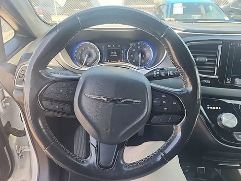 Used 2019 Chrysler Pacifica Touring-L w/ S Appearance Package FWD image 21