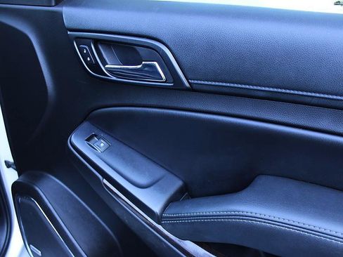 Used 2017 Chevrolet Suburban LT RWD image 29
