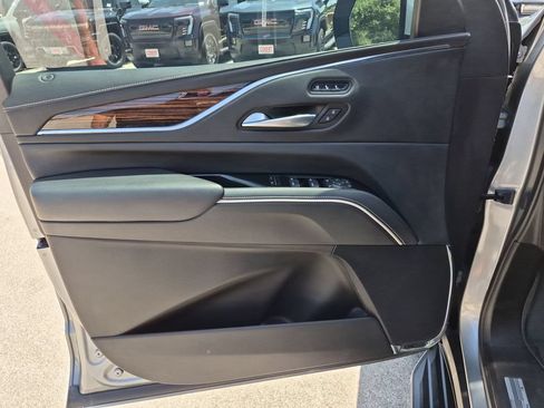 Used 2023 Cadillac Escalade Premium Luxury w/ LPO, Floor Liner Package AWD/4WD image 18