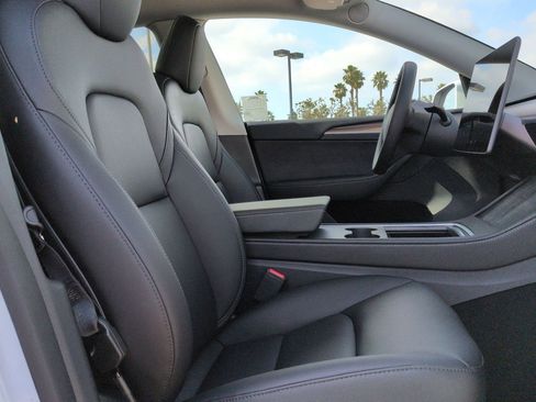 Used 2025 Tesla Model Y Long Range image 26