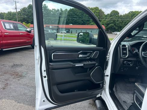 Used 2024 RAM 1500 Laramie AWD/4WD image 15