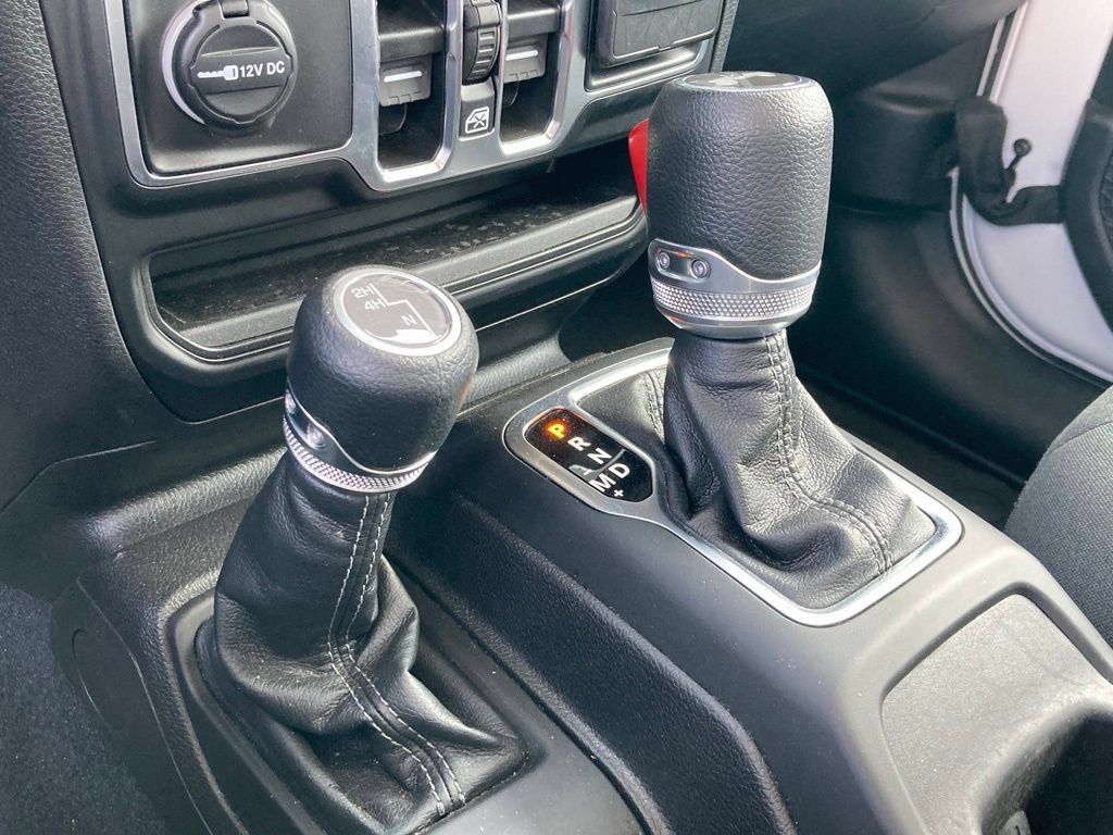 Used 2026 Jeep Wrangler Unlimited Sahara AWD/4WD image 24