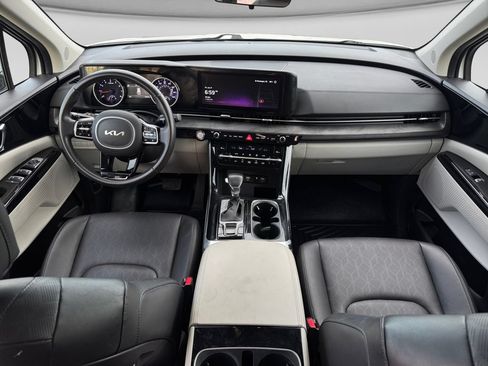 Used 2024 Kia Carnival EX FWD image 9