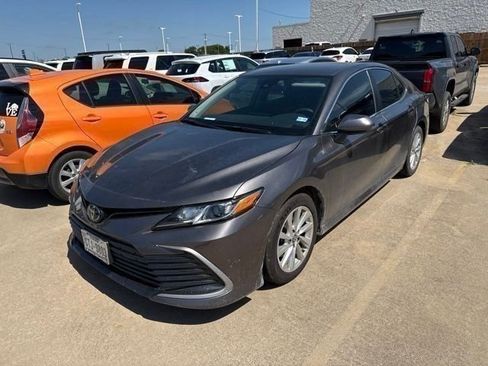 Used 2023 Toyota Camry LE FWD image 3