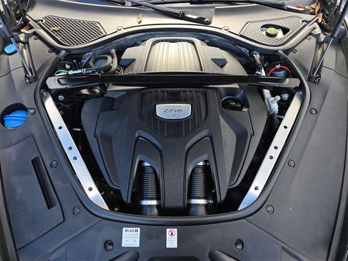 Used 2018 Porsche Panamera 4S image 35