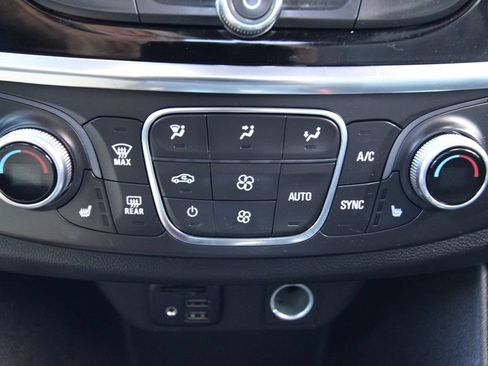 Used 2023 Chevrolet Traverse RS AWD/4WD image 30