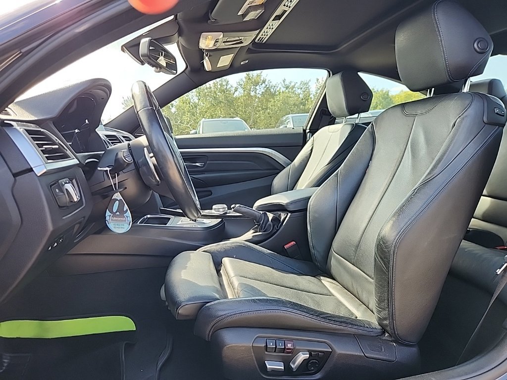 Used 2019 BMW 440i Coupe w/ M Sport Package RWD image 2