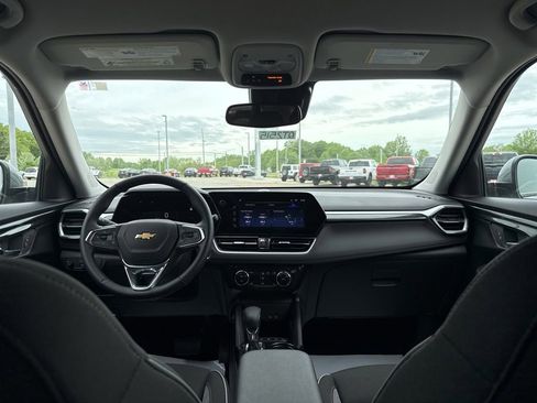 Used 2024 Chevrolet TrailBlazer LT w/ Convenience Package AWD/4WD image 16