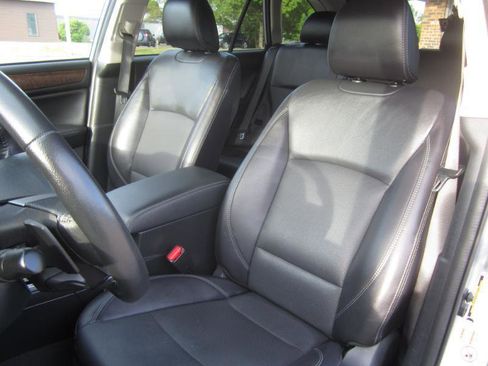 Used 2018 Subaru Outback 2.5i Limited AWD/4WD image 12