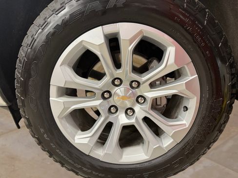Used 2025 Chevrolet Silverado 1500 LTZ AWD/4WD image 30