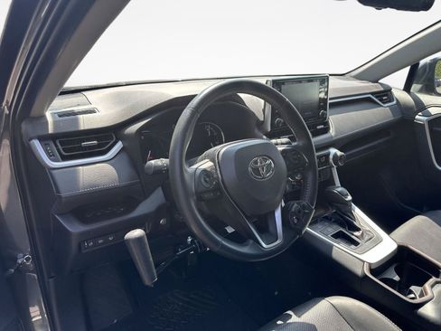 Used 2019 Toyota RAV4 Limited w/ Cold Weather Package FWD image 11