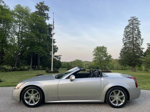 Used 2004 Cadillac XLR RWD image 6