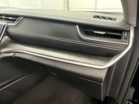 Used 2022 Jeep Grand Cherokee L Limited AWD/4WD image 12