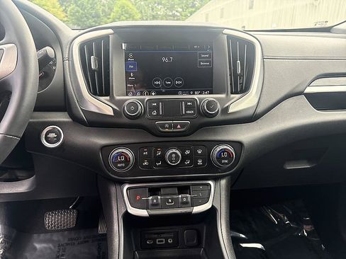 Used 2024 GMC Terrain SLT FWD image 12