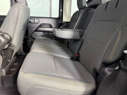 Used 2025 Jeep Wrangler Unlimited Sahara AWD/4WD image 18