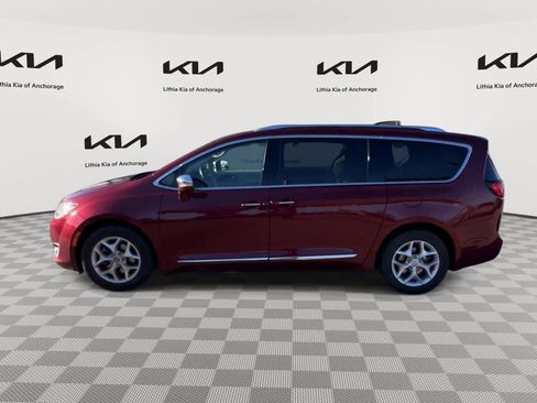 Used 2020 Chrysler Pacifica Limited image 5