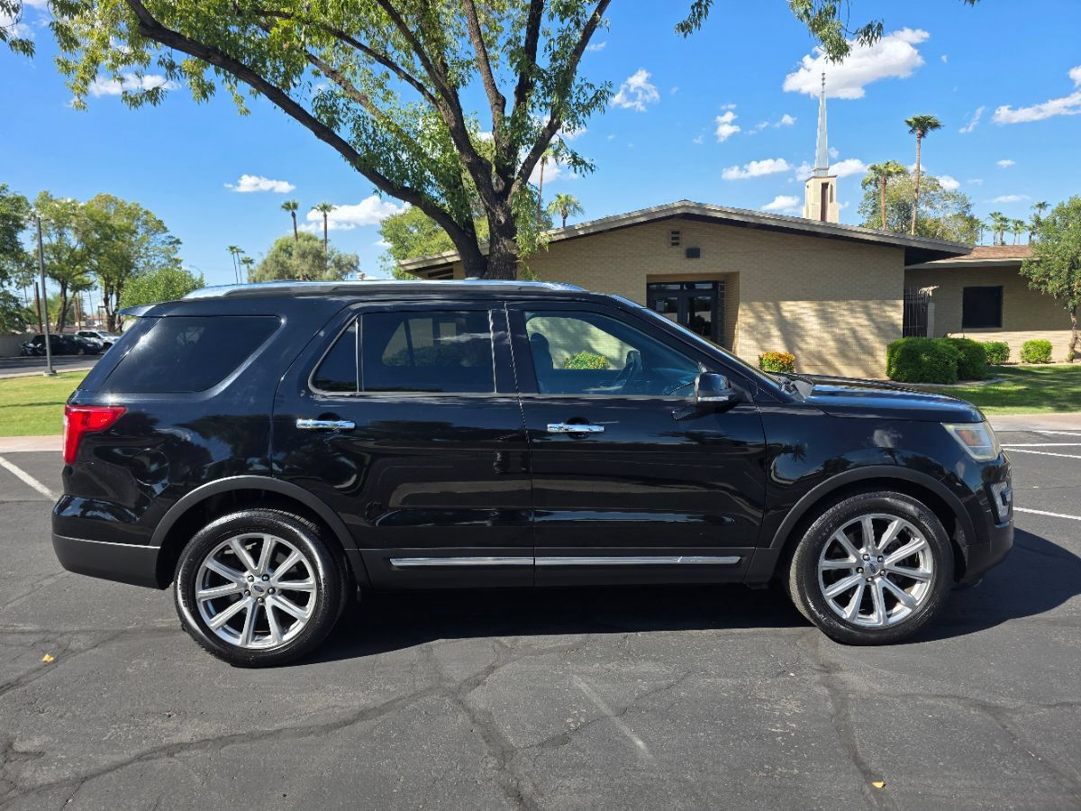 Used 2017 Ford Explorer Limited FWD image 3