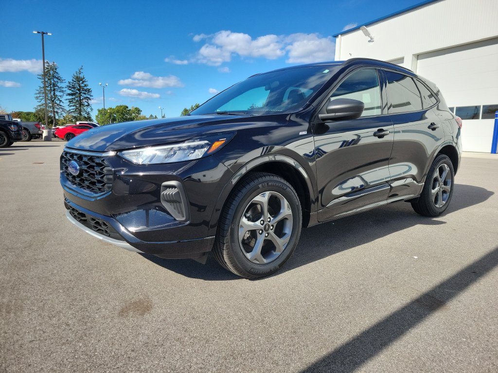 Used 2024 Ford Escape ST-Line w/ Tech Pack #1 AWD/4WD image 2