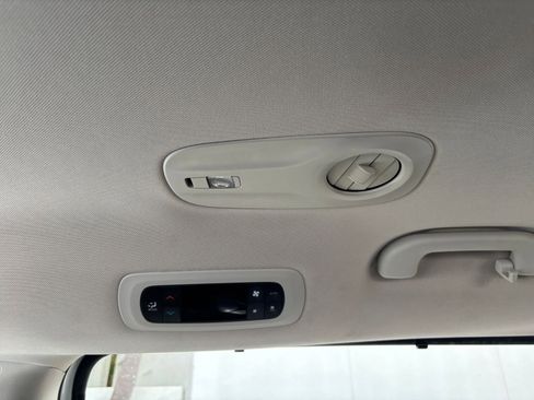 Used 2023 Chrysler Pacifica Touring-L FWD image 24