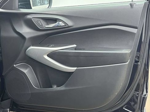 Used 2025 Chevrolet Trax LS FWD image 28