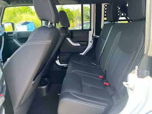 Used 2015 Jeep Wrangler Unlimited Sahara w/ Connectivity Group image 8