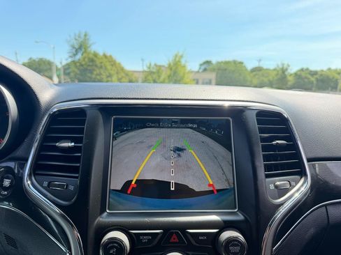 Used 2017 Jeep Grand Cherokee Trailhawk AWD/4WD image 13