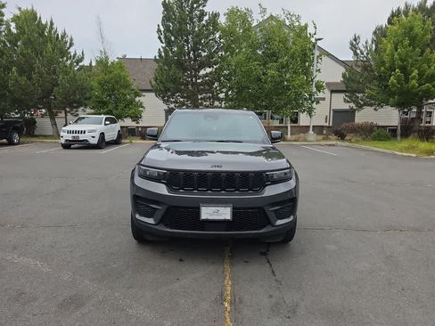 Used 2024 Jeep Grand Cherokee Altitude AWD/4WD image 16