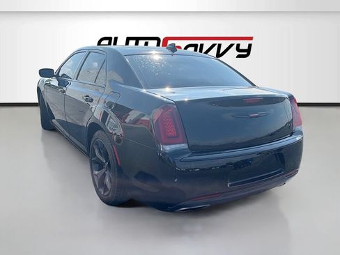 Used 2023 Chrysler 300 S w/ Comfort Group RWD image 5