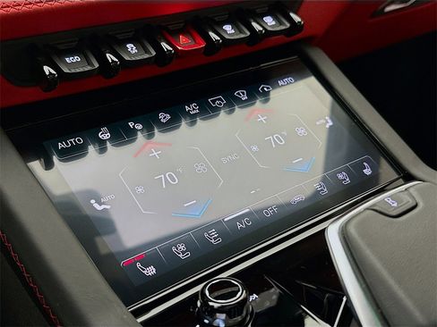 Used 2025 Lamborghini Urus SE image 16