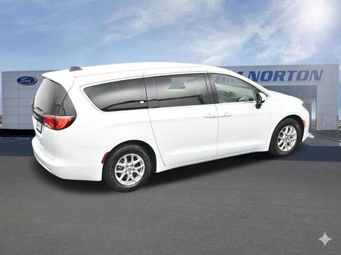 Used 2022 Chrysler Voyager LX FWD image 59