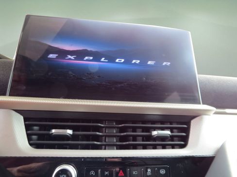 Used 2025 Ford Explorer Active RWD image 25
